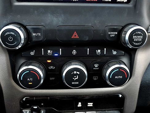 Used 2019 RAM 1500 Laramie AWD/4WD image 26