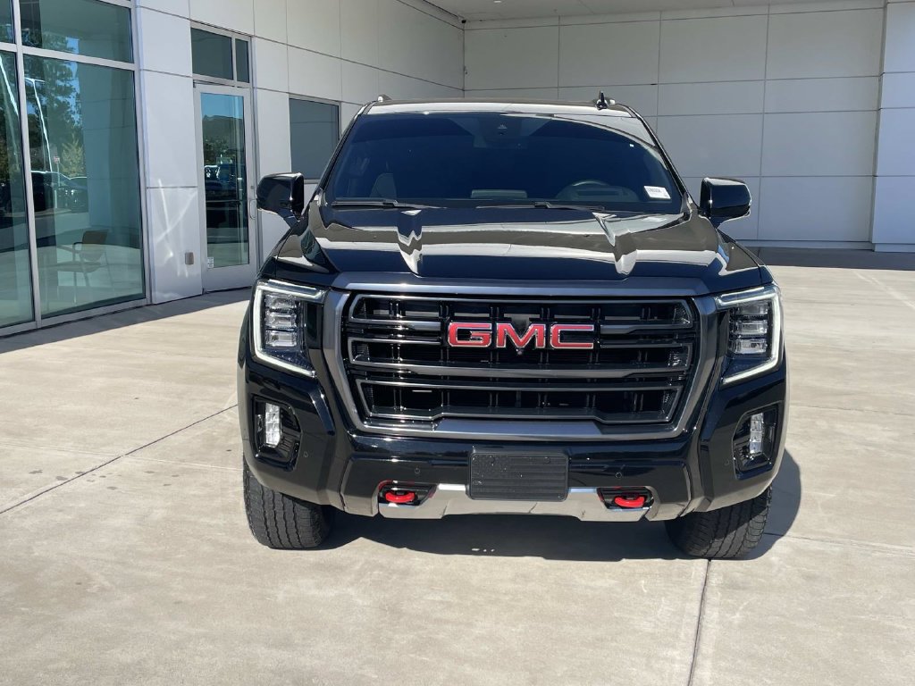 Used 2024 GMC Yukon AT4 w/ Technology Package AWD/4WD image 7