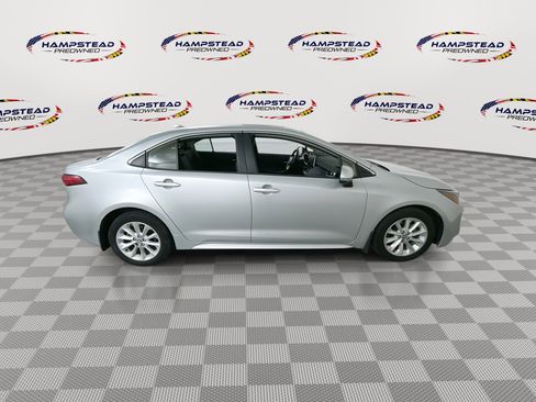 Used 2020 Toyota Corolla XLE image 9