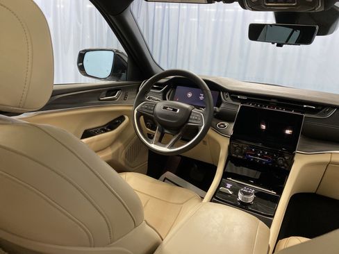 Certified 2024 Jeep Grand Cherokee Limited w/ Luxury Tech Group II image 40