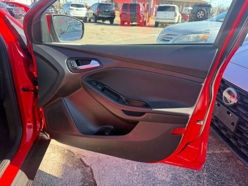 Used 2015 Ford Focus SE image 18