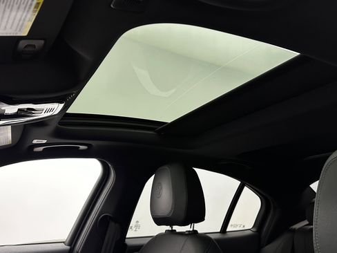 Used 2022 Alfa Romeo Giulia Ti image 5