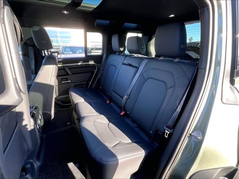 Used 2025 Land Rover Defender 110 S image 28