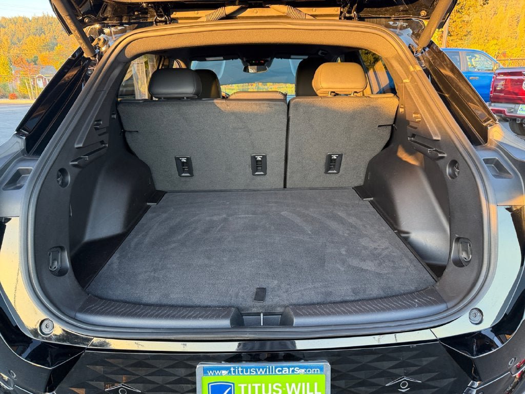 Used 2024 Chevrolet Equinox EV RS FWD image 23