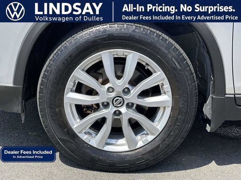 Used 2017 Nissan Rogue SV AWD/4WD image 8