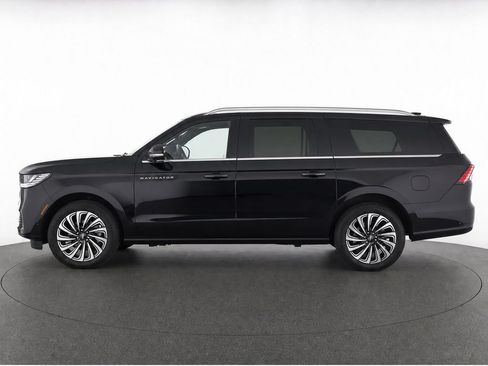 Used 2025 Lincoln Navigator Black Label AWD/4WD image 6
