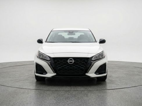Used 2025 Nissan Altima 2.5 SV image 2