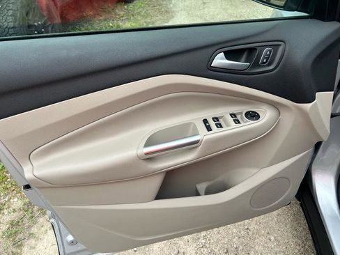 Used 2018 Ford Escape SE FWD image 17