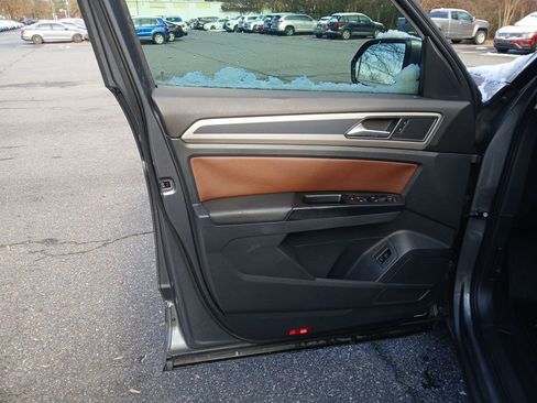 Used 2021 Volkswagen Atlas SEL R-Line image 17