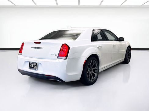 Used 2017 Chrysler 300 S image 4