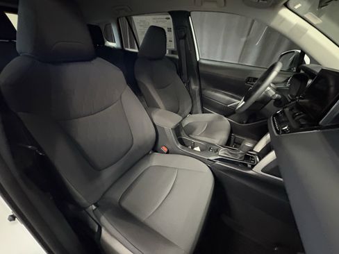 Certified 2024 Toyota Corolla Cross LE image 38