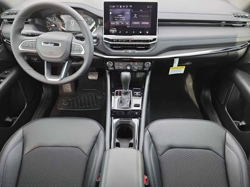 New 2026 Jeep Compass Latitude image 17
