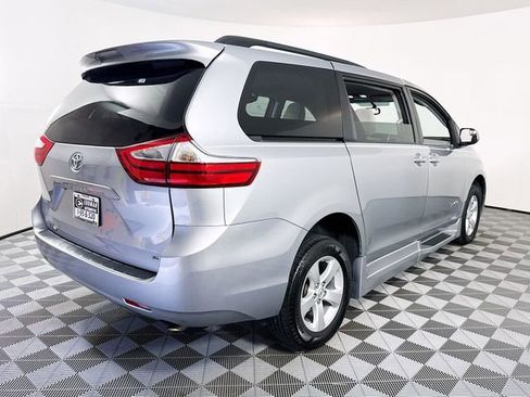 Used 2017 Toyota Sienna LE image 22