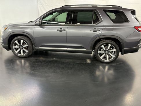 Certified 2024 Honda Pilot Touring image 2