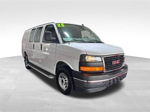 Used 2025 GMC Savana 2500 w/ Driver Convenience Package RWD image 3
