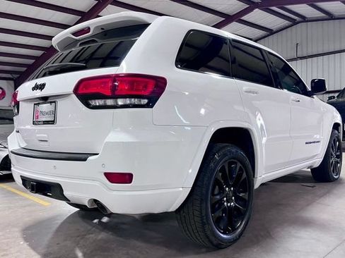 Used 2021 Jeep Grand Cherokee Laredo X AWD/4WD image 3
