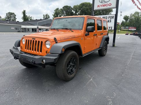 Used 2013 Jeep Wrangler Unlimited Sahara w/ Dual Top Group AWD/4WD image 3