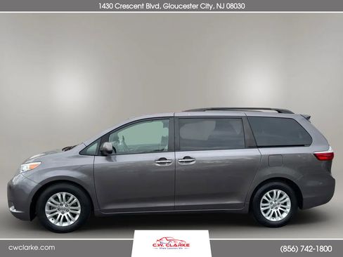 Used 2015 Toyota Sienna XLE image 9