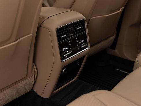 Certified 2022 Porsche Cayenne Coupe AWD/4WD image 28