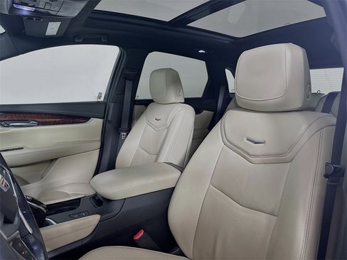 Used 2018 Cadillac XT5 Premium Luxury image 8