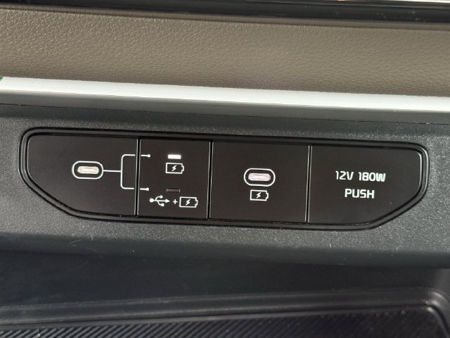 Used 2025 Kia Carnival FWD image 21