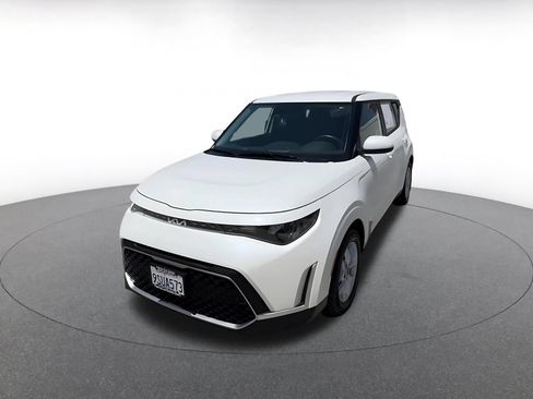 Used 2025 Kia Soul LX w/ LX Technology Package FWD image 7
