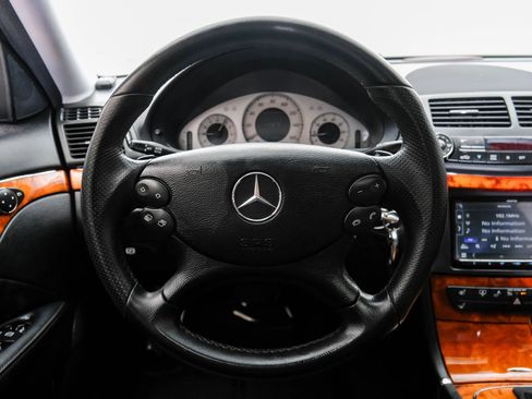 Used 2009 Mercedes-Benz E 550 Sedan image 17