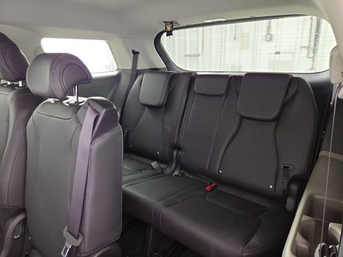 Certified 2026 Kia Carnival LXS FWD image 15