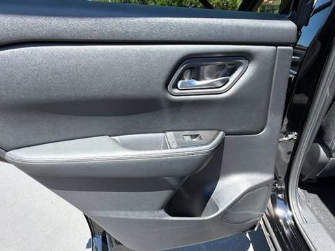 Used 2025 Nissan Rogue SV AWD/4WD image 14