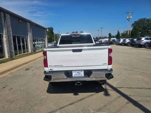 Used 2024 Chevrolet Silverado 2500 LTZ w/ LTZ Convenience Package AWD/4WD image 3