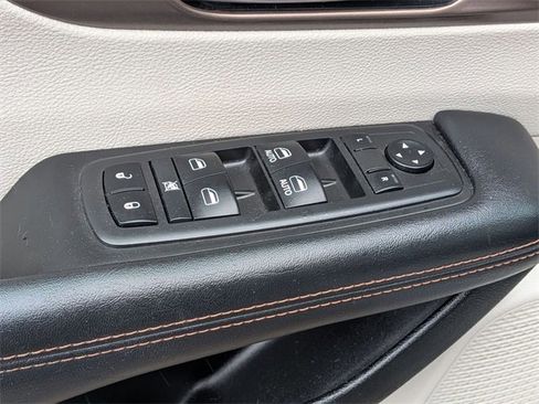 Used 2018 Chrysler Pacifica Touring-L w/ Premium Audio Group image 13