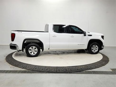 Used 2022 GMC Sierra 1500 SLE image 8