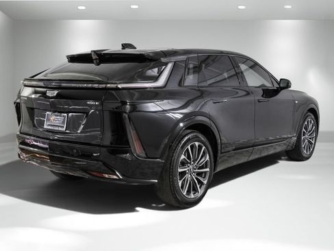 Used 2024 Cadillac Lyriq Sport RWD image 7