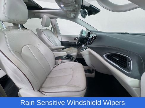 Used 2019 Chrysler Pacifica Limited w/ Tire & Wheel Group image 40