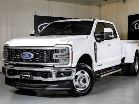 Used 2024 Ford F350 Lariat w/ FX4 Off-Road Package image 4