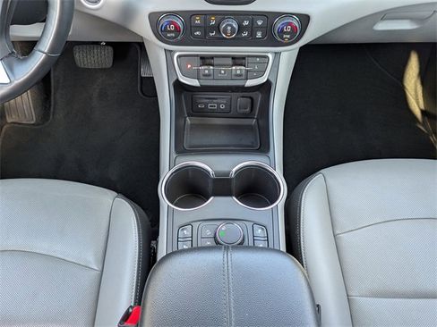 Used 2023 GMC Terrain SLT image 20