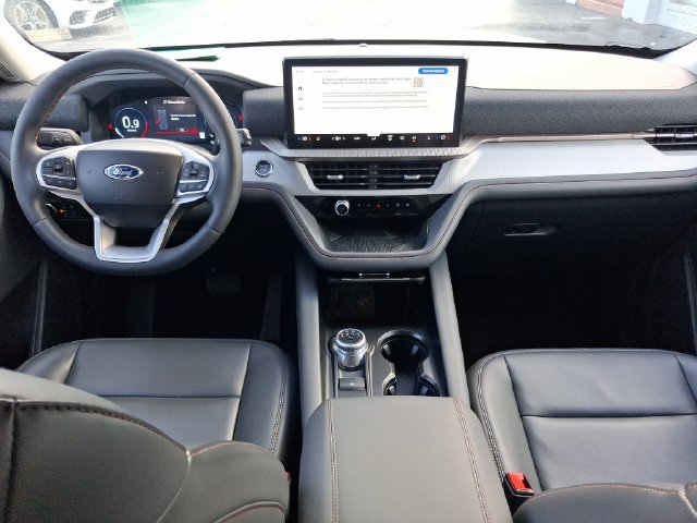 Used 2025 Ford Explorer Active w/ Active Comfort Package RWD image 7