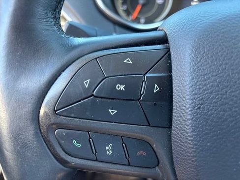 Used 2019 Jeep Cherokee Trailhawk AWD/4WD image 19