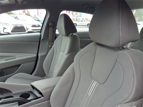 Used 2024 Hyundai Elantra SEL image 15