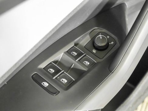 Used 2026 Volkswagen Jetta SE FWD image 33