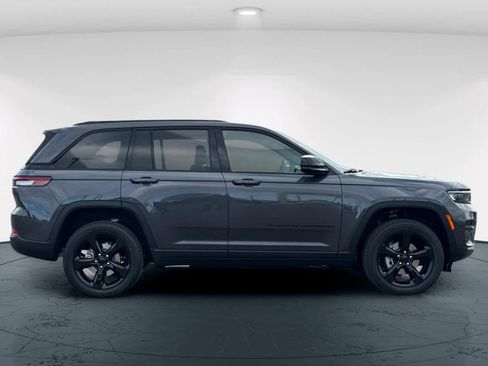 New 2025 Jeep Grand Cherokee Altitude image 6