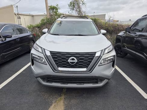 Used 2023 Nissan Rogue SV w/ SV Premium B Package image 2