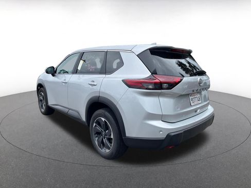Used 2025 Nissan Rogue SV FWD image 9