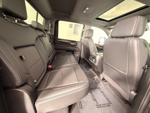 Used 2025 GMC Sierra 3500 Denali w/ Technology Package AWD/4WD image 26
