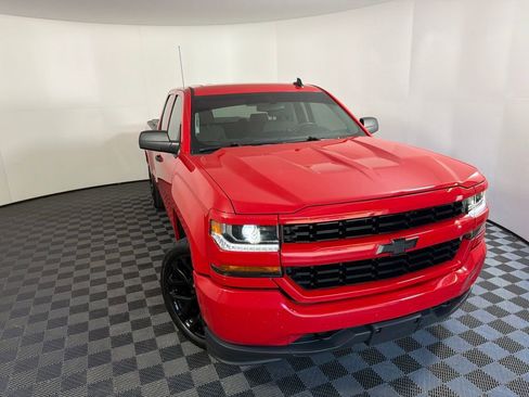 Used 2018 Chevrolet Silverado 1500 Custom w/ Custom Convenience Package RWD image 2