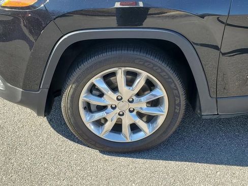 Used 2015 Jeep Cherokee Limited w/ Luxury Group image 12