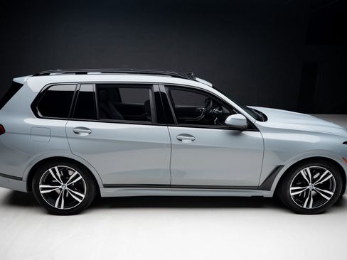 Used 2025 BMW X7 xDrive40i w/ M Sport Package image 34