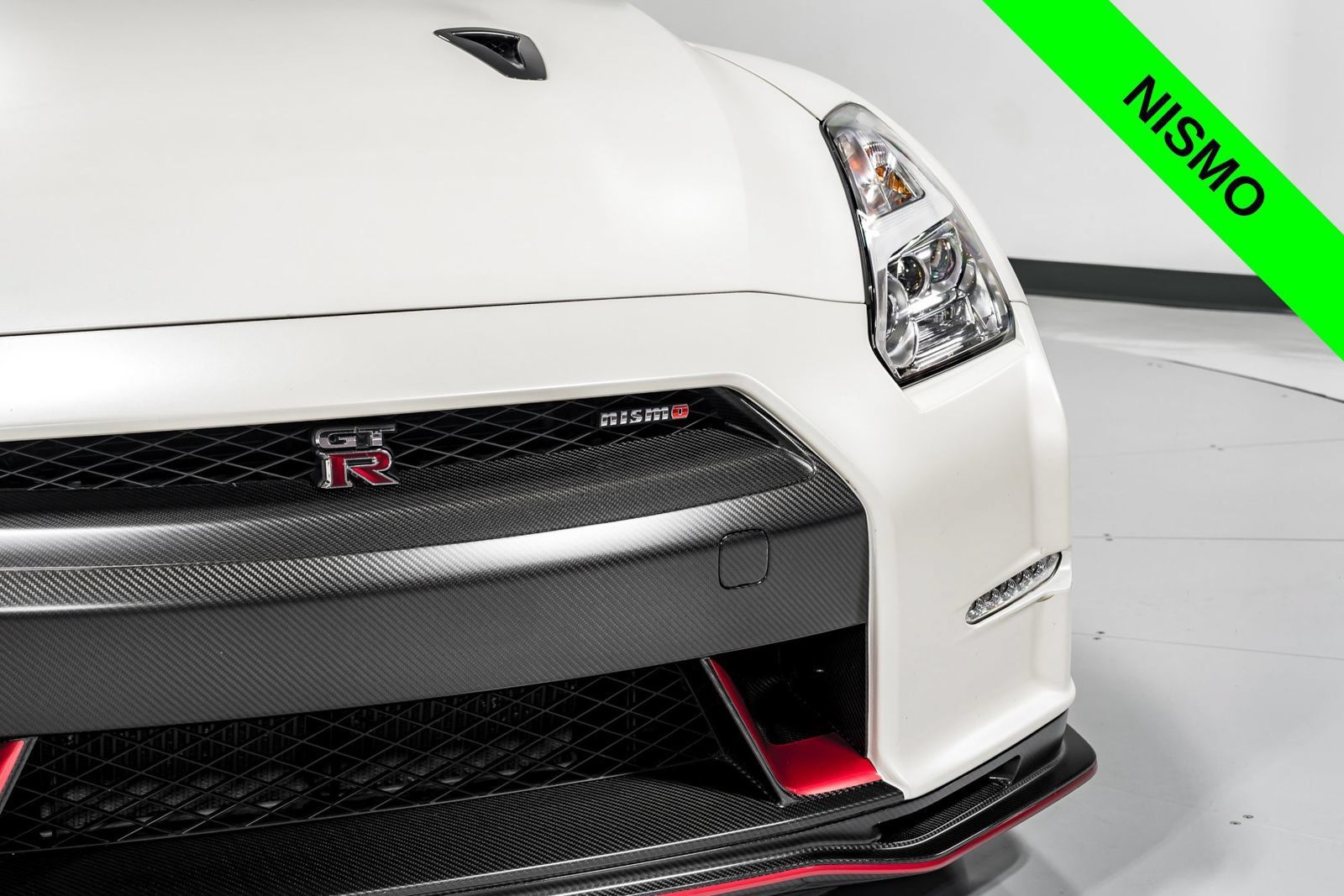 Used 2016 Nissan GT-R NISMO AWD/4WD image 37