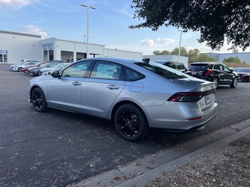 New 2025 Honda Accord SE image 4