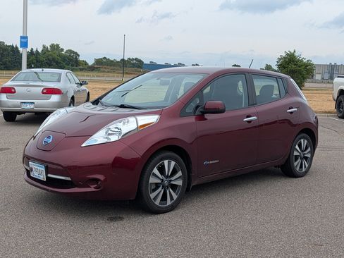 Used 2017 Nissan Leaf SV FWD image 2